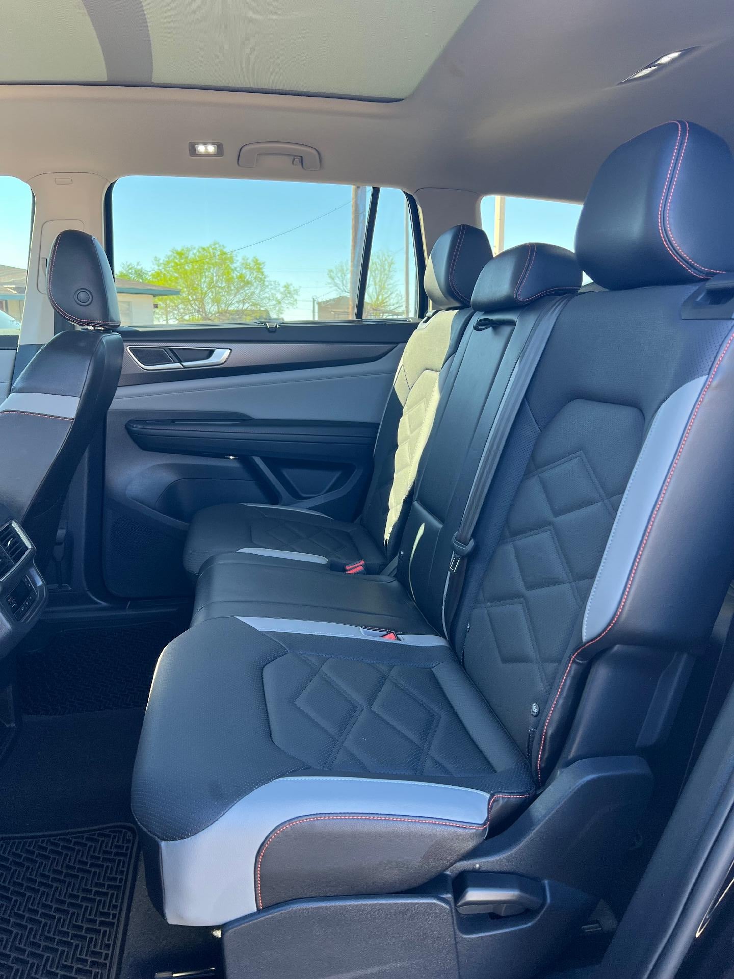 2024 Volkswagen Atlas 2.0T Peak Edition SEL